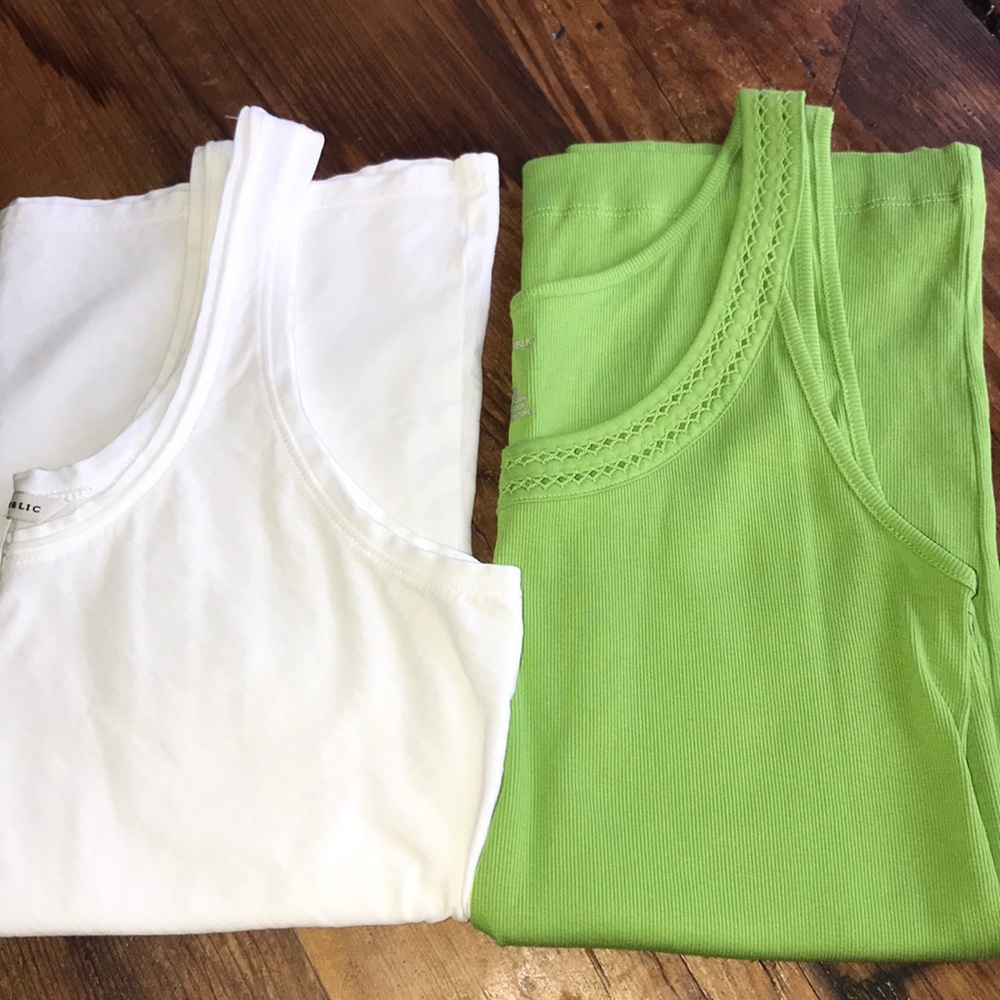 2️⃣ Banana Republic Tank Tops Sz M and SM small